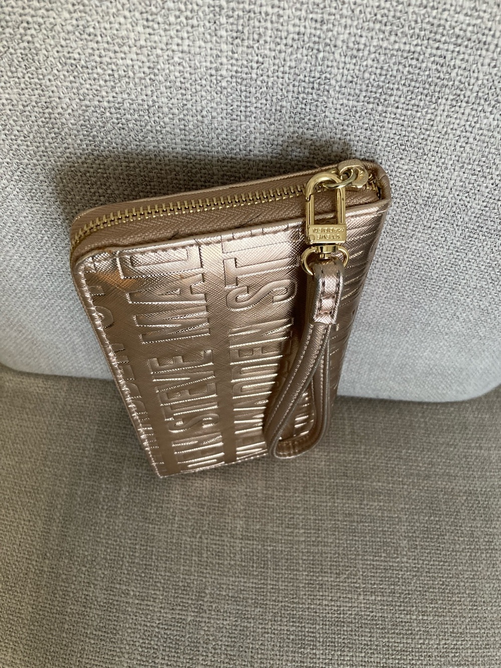 Steve Madden Rose Gold Embossed Logo Wristlet - Picture 3 of 6